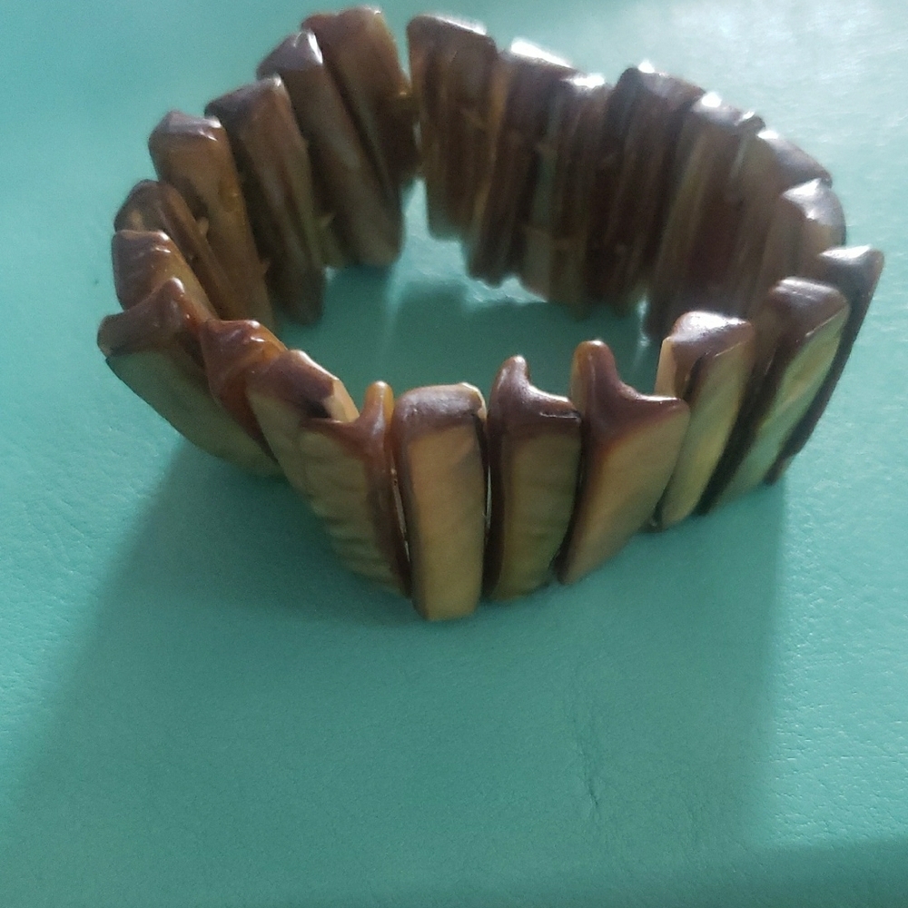 Jade Shell Stretch Bracelet